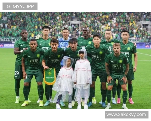 北京国安迎战劲敌展现实力球队拼搏精神为争胜而战